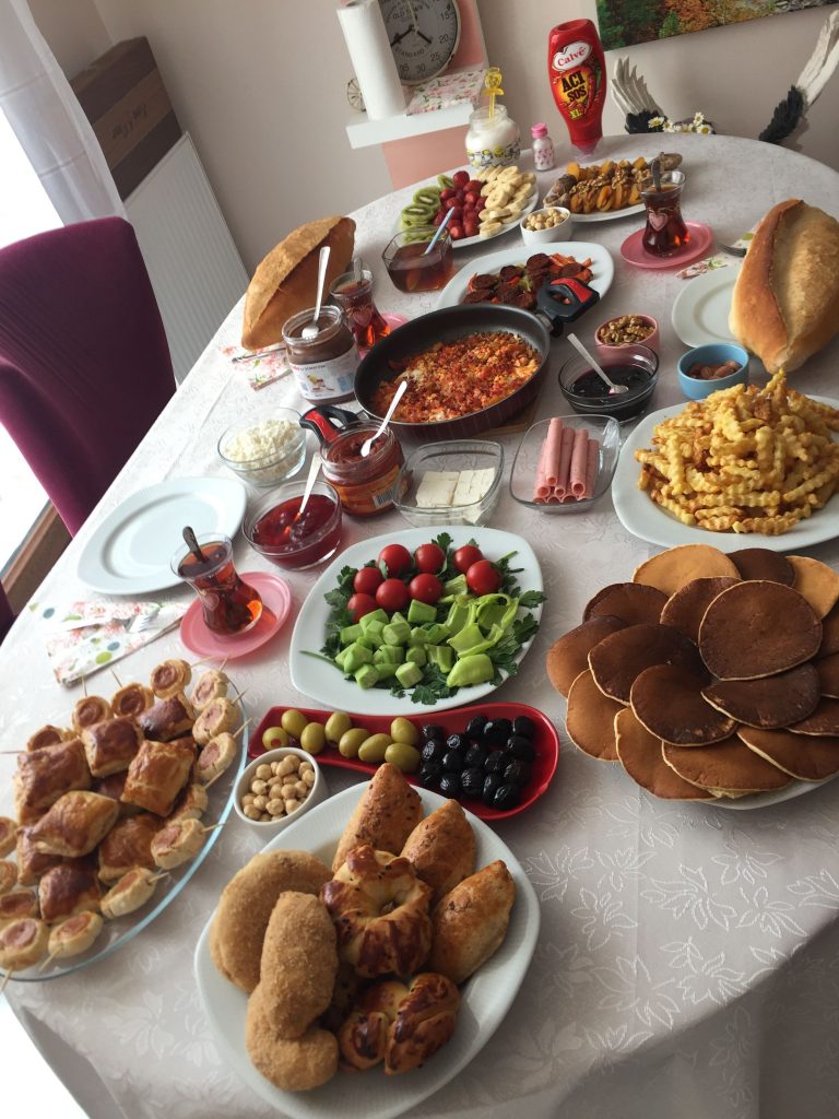 En güzel Evde Pazar kahvaltısı sunumları! İşte Pazar kahvaltısının olmazsa olmazları!
