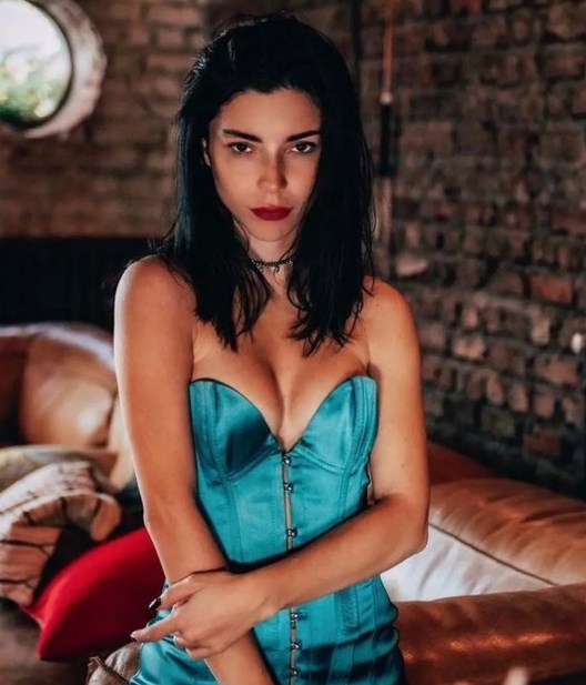 Merve Boluğur göğüs ucu emojisi kriz yarattı! Sosyal medyada herkes bunu konuşuyor!