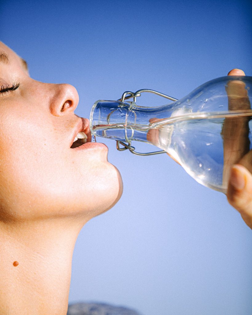 Günde kaç bardak su içmeliyiz? Su içerek zayıflamak mümkün mü?