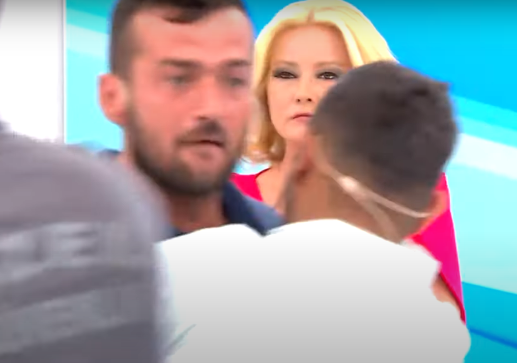 Müge Anlı’da kavga çıktı, canlı yayın kesildi. Müge Anlı DJ Gezgin olayında canlı yayında kavga! Olayın tüm ayrıntıları ilk kez haberimizde!